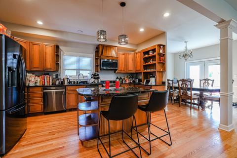 8745 Lyons St, Des Plaines, IL 60016 photo 8
