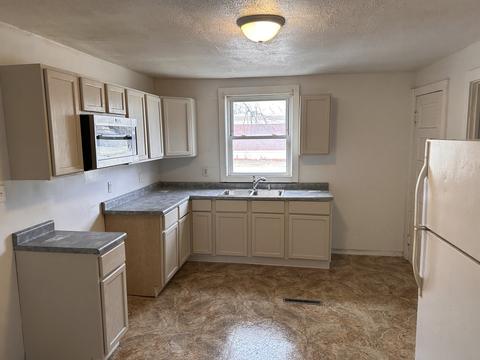 175 N Greenwood Ave, Kankakee, IL 60901 photo 2