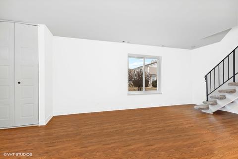1673 Cornell Dr, Hoffman Estates, IL 60169 photo 4