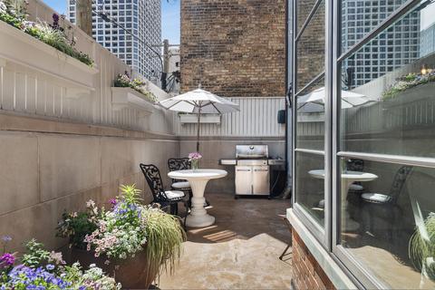 21 E Cedar St, Chicago, IL 60611 photo 9