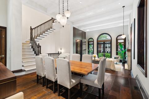 21 E Cedar St, Chicago, IL 60611 photo 3