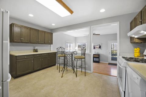 702 San Diego Pl, Bartlett, IL 60103 photo 8
