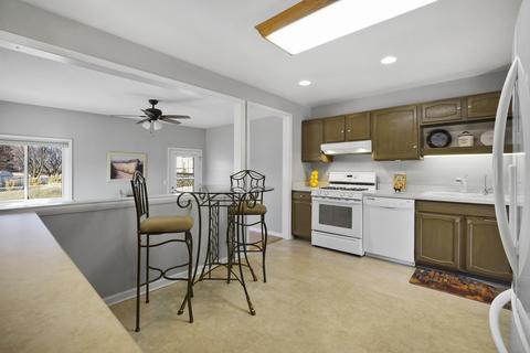 702 San Diego Pl, Bartlett, IL 60103 photo 9