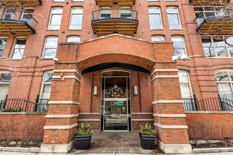 550 N Kingsbury St #309, Chicago, IL 60654