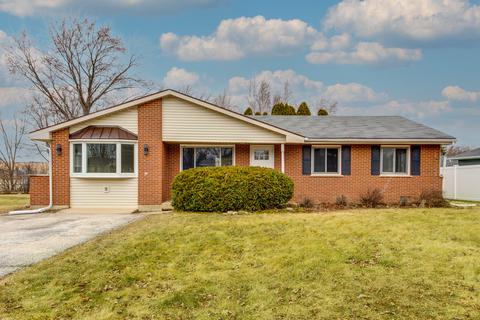 992 Apple Valley Dr, Bartlett, IL 60103 photo 2