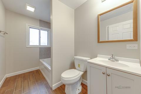 992 Apple Valley Dr, Bartlett, IL 60103 photo 17