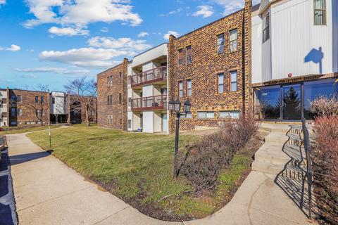 2222 Country Club Dr #25, Woodridge, IL 60517
