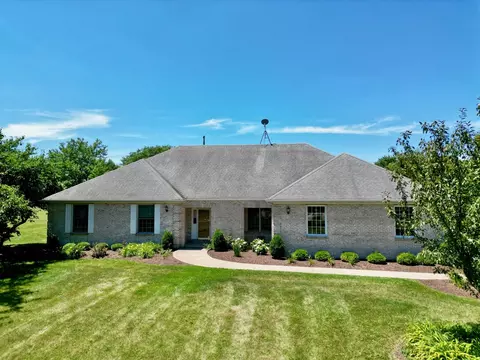 35 Pioneer Ct, Oswego, IL 60543