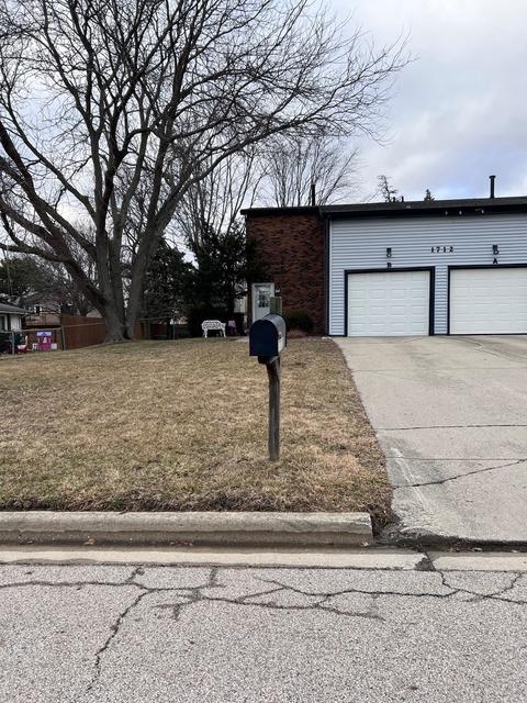 1712 Linda Ln # b, Normal, IL 61761 photo 1