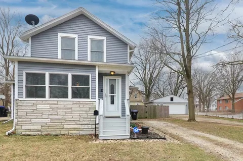 824 W Mill St, Bloomington, IL 61701 photo 1