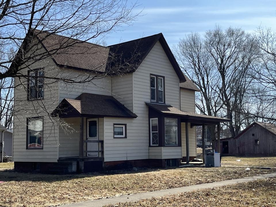 142 W Pine St, Paxton, IL 60957 2 Photos MLS 11725563 Movoto