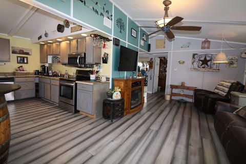 518 E Webster St, Clinton, IL 61727 photo 4
