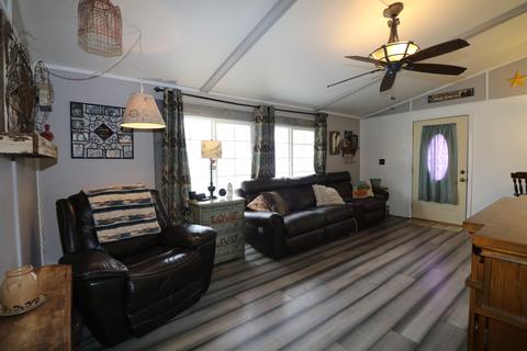 518 E Webster St, Clinton, IL 61727 photo 3