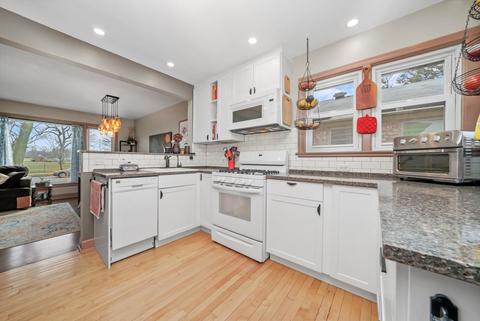 2013 Oakton St, Evanston, IL 60202 photo 6