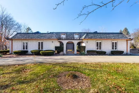 8 S284 College Rd, Naperville, IL 60540