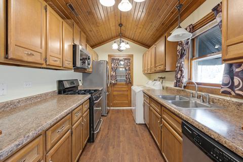 107 Croyden St, Spring Grove, IL 60081 photo 3
