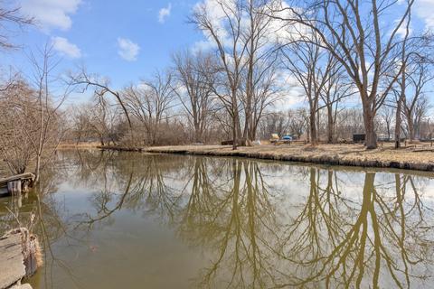107 Croyden St, Spring Grove, IL 60081 photo 2