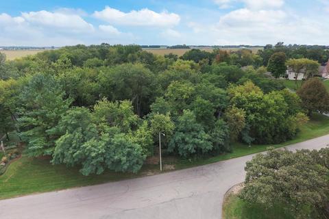 3813 Prairie Dr, Spring Grove, IL 60081