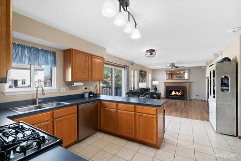 2576 Smithfield Ln, Aurora, IL 60503 photo 6