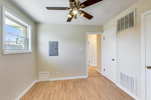 875 S 6th Ave, Des Plaines, IL 60016 photo 6