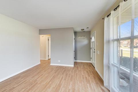 875 S 6th Ave, Des Plaines, IL 60016 photo 5