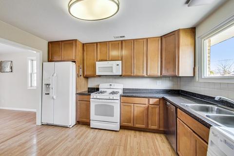 875 S 6th Ave, Des Plaines, IL 60016 photo 9