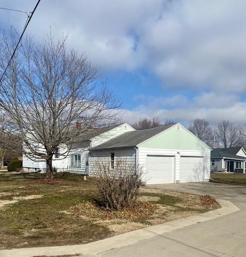 421 E Bluff St, Amboy, IL 61310 photo 3