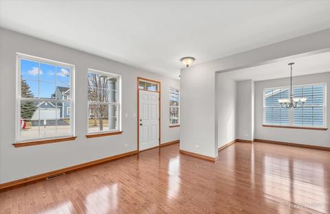 3074 Chalkstone Ave, Elgin, IL 60124 photo 5