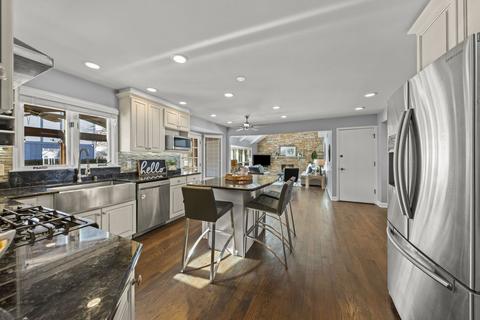 710 Longfellow Dr, Wheaton, IL 60189 photo 9