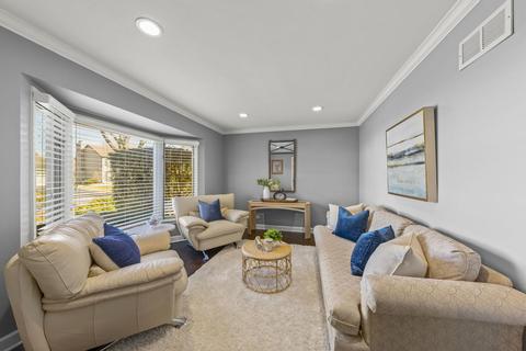 710 Longfellow Dr, Wheaton, IL 60189 photo 4
