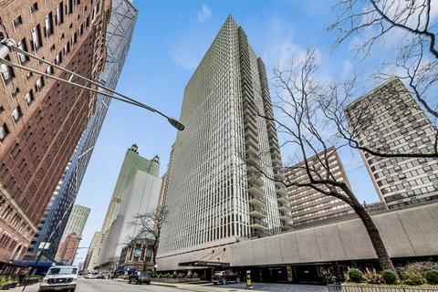 200 E Delaware Pl #33D, Chicago, IL 60611
