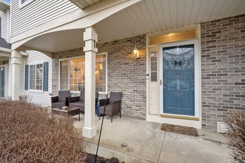 808 County Line Rd, Aurora, IL 60502 photo 2
