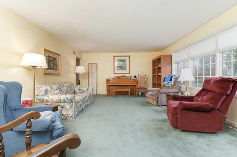 2 Kent Dr, Normal, IL 61761 photo 3