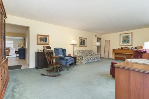 2 Kent Dr, Normal, IL 61761 photo 2