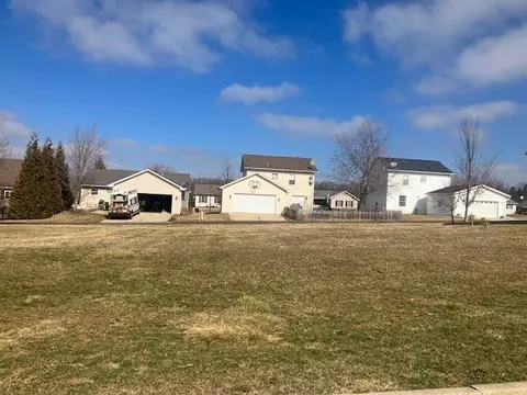 405 Coventry Ln, Mackinaw, IL 61755
