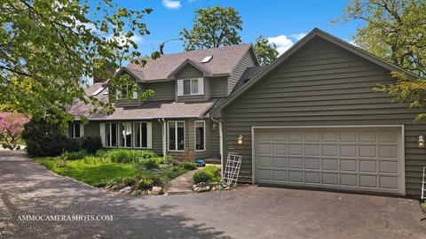 821 N Carlton Ave, Wheaton, IL 60187