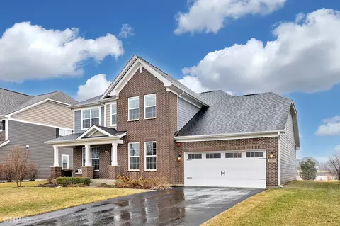 3589 Harold Cir, Hoffman Estates, IL 60192 photo 2