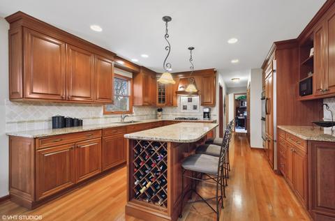 1918 Chatham Dr, Wheaton, IL 60187 photo 10
