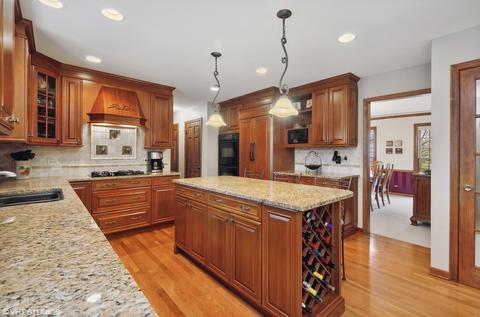 1918 Chatham Dr, Wheaton, IL 60187 photo 11