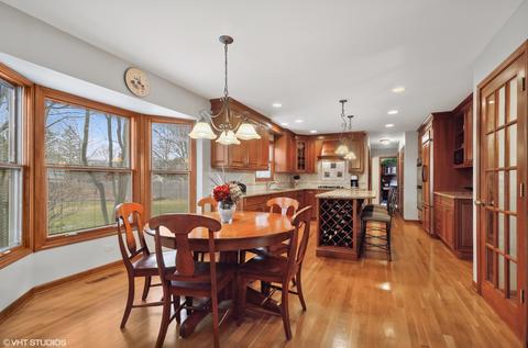 1918 Chatham Dr, Wheaton, IL 60187 photo 13
