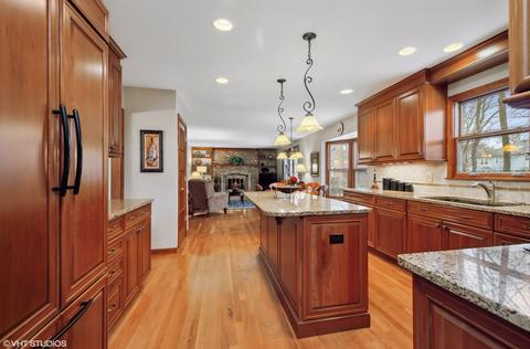 1918 Chatham Dr, Wheaton, IL 60187 photo 9