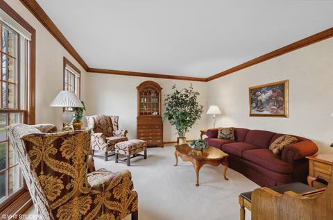 1918 Chatham Dr, Wheaton, IL 60187 photo 4