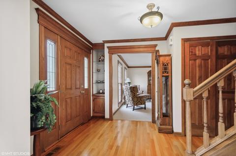 1918 Chatham Dr, Wheaton, IL 60187 photo 3