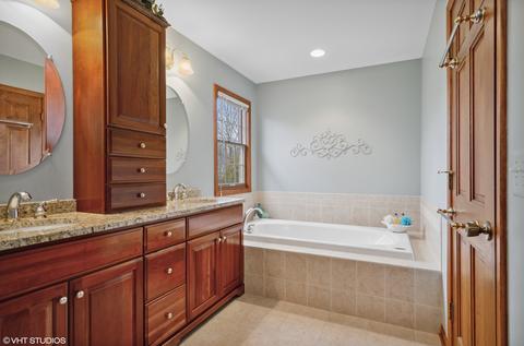 1918 Chatham Dr, Wheaton, IL 60187 photo 19