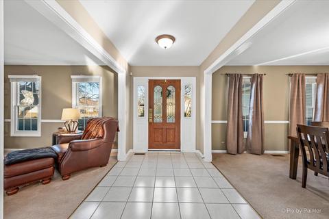 358 Hampton St, Cary, IL 60013 photo 2