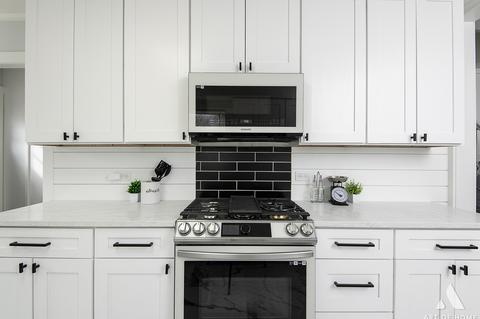 6744 N Chicora Ave, Chicago, IL 60646 photo 9