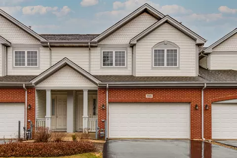 705 Owl Creek Ln, Gurnee, IL 60031