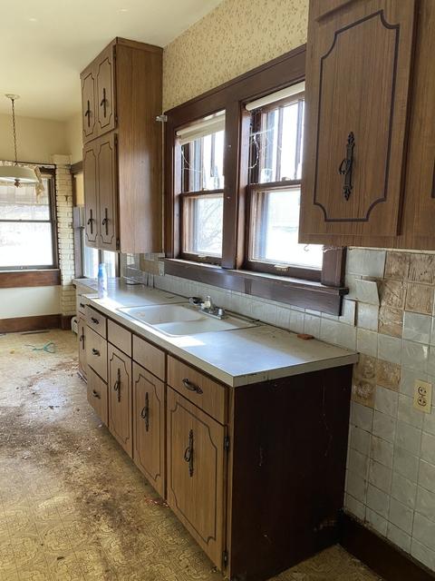 203 S Main St, Walnut, IL 61376 photo 13