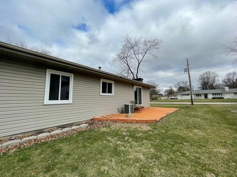 402 S Jackson St, Philo, IL 61864 photo 32