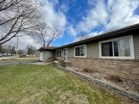 402 S Jackson St, Philo, IL 61864 photo 3